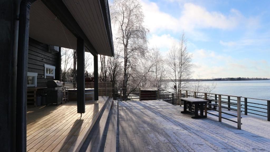 Дома для отпуска Riverside Cottage Aalto Borealis Кеминмаа-54